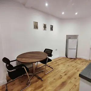  Apartment 3 Bed Flat Close To Liverpool St & Brick Lane